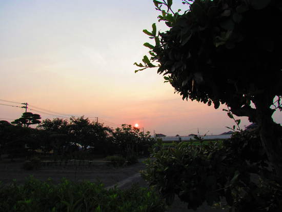 日の出　１０分前には赤い太陽でした　さぬき市長尾