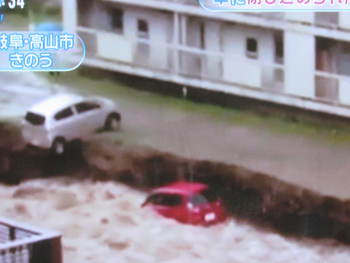 盆休み中の豪雨・・TVニュースから・・