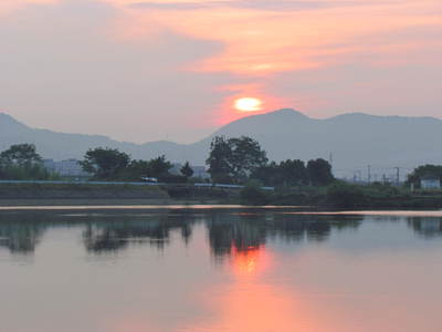 日の出の風景　　さぬき市寒川町の池