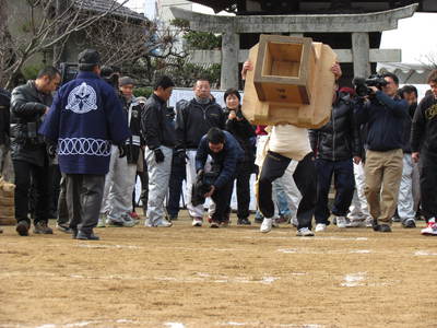 餅（もち）運搬競技・・87番さぬき市長尾寺・・・
