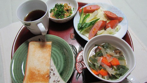 朝食　　モーニング　（野菜スープ他）コーヒー　黒ニンニク