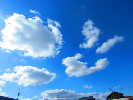 青い空　　曇りの日は　青い空の写真を見て　