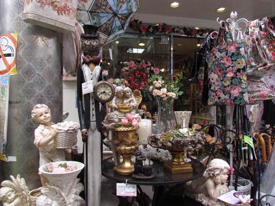 丸亀町商店街に（西村ジョイ）にありそうなものを発見　　　