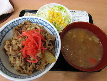 昼　うどん　夜　牛丼　　良く二人で出かけます