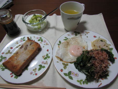 コーヒーと朝食　　これということもない食事　自宅