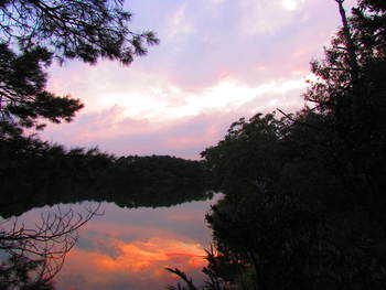 夕焼け　・・水面（みなも）に写して　　公渕公園