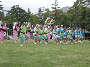阿波踊り～８８祭り～高松市役所前の公園