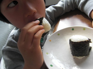 日高昆布のおにぎり♪これおやつでしょ