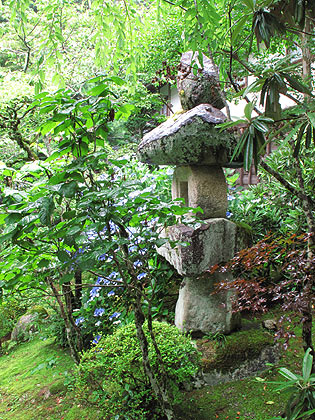 雨の高野山