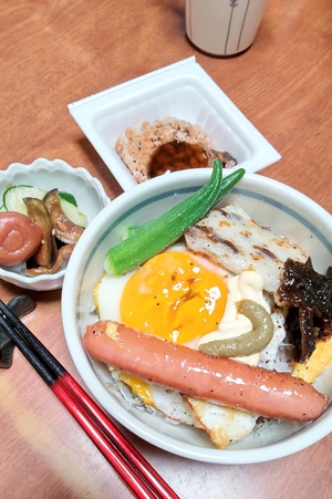 今朝は目玉焼き丼