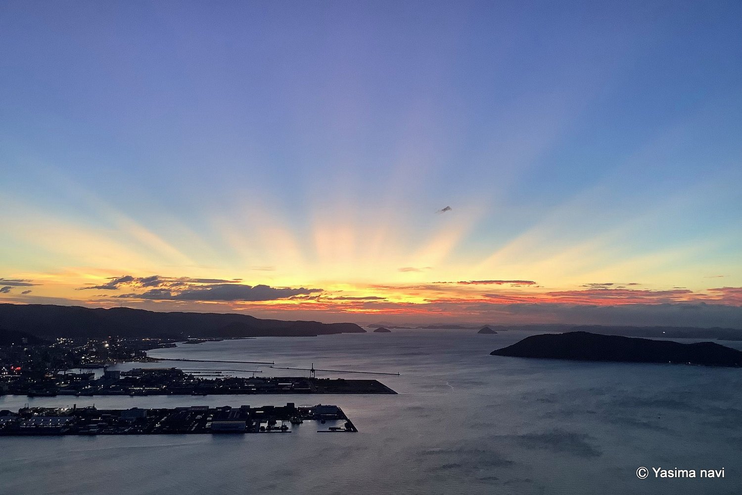 令和２年１月｜屋島山上から眺望する夕焼けの瀬戸内海と高松港