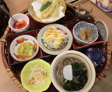 　　　ある日のランチ・・・・