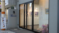 洋画を専門に県内で活躍する６人の展示