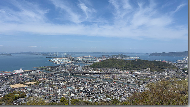 青の山