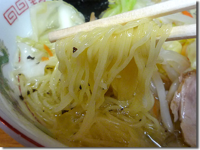 とら家　バジル風味の塩野菜ラーメン