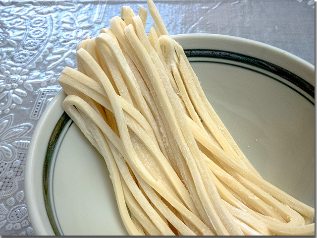 上杉食品の生麺で肉うどん