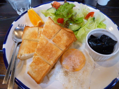 今日は研修なのでカフェへ