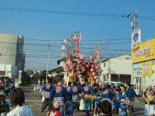 子どもちょうさ走行中