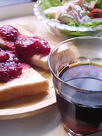 ジャムトーストが昼ごはん～？！