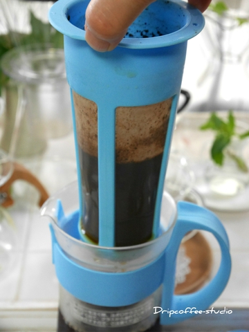ピザトーストと水出しコーヒーカフェオレ