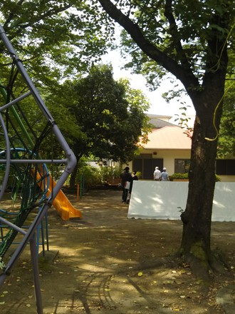 朝の奉仕活動 公園の草抜き！