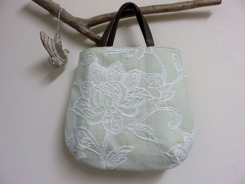 ミントグリーンの花刺繍bag ♪