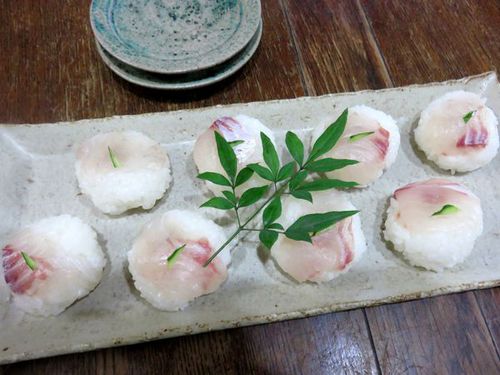 鯛は手毬寿司に　♪