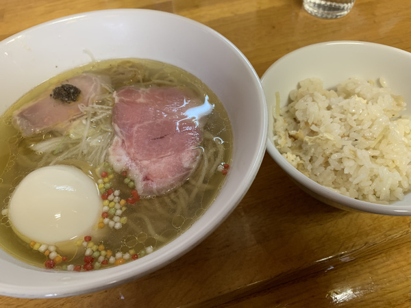 支那そば 讃岐ロック（塩ラーメン味玉入り、生姜の炊き込みご飯）
