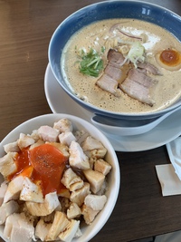 とりとたい（味噌鶏白湯＋阿波尾鶏丼）