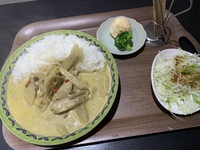 【休業】高松ベースカフェ（和風根菜グリーン薬膳カレー＋唐揚げ）