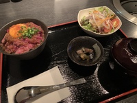 肉処 まこと（オリーブ牛ローストビーフ丼）