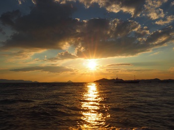 船からの夕陽