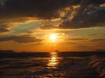 船からの夕陽