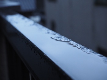 冷たい雨