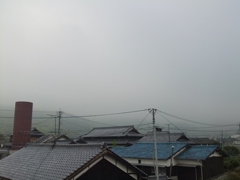 今朝もモヤってます