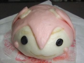 おやつは、『桜ミクまん』