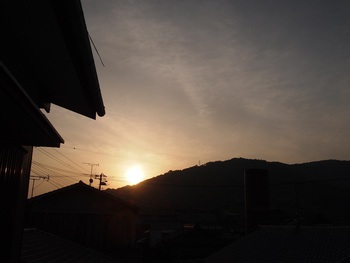 島の朝は