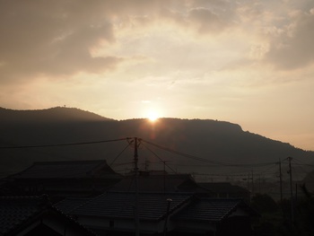 島の朝は晴れ