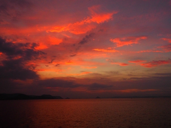 真っ赤に染まった空