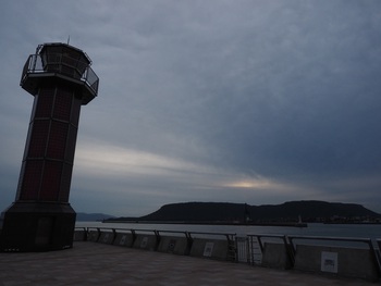 一週間の始まりは曇り空