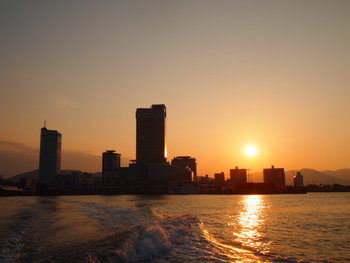 船からの夕方の風景　11／01