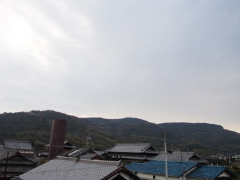 島の朝は、曇り