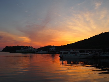 島の朝焼け