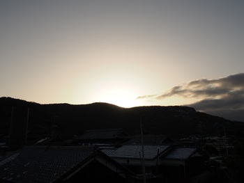島の朝は、晴れ