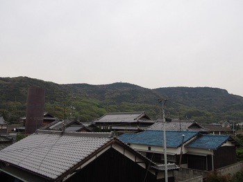 島の朝は、曇り