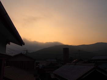 島の朝は晴れ