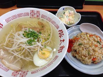 お昼は豚太郎