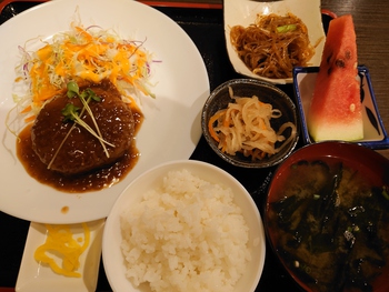 ハンバァ〜〜グ定食