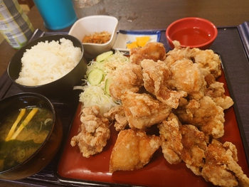 てんこ盛りから揚げ定食
