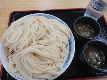 ざるうどん特大で。